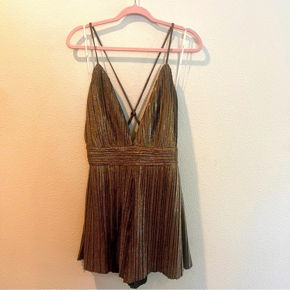 NWT Lulus Award Ceremony Gold Multi Metallic Pleated V-neckline Romper Sz XL